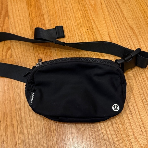 Handbags - Lululemon Black Belt Bag